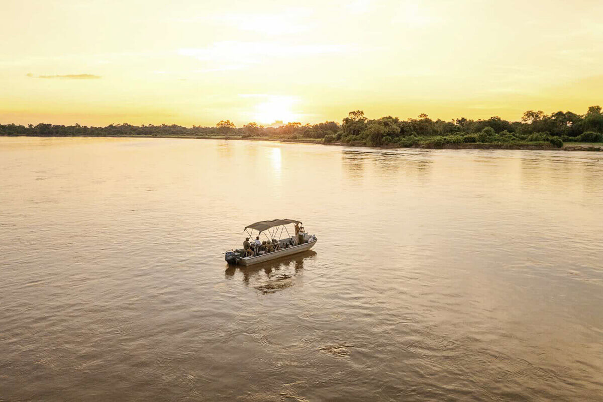 Bootsafari bei Sonnenaufgang in Sambia