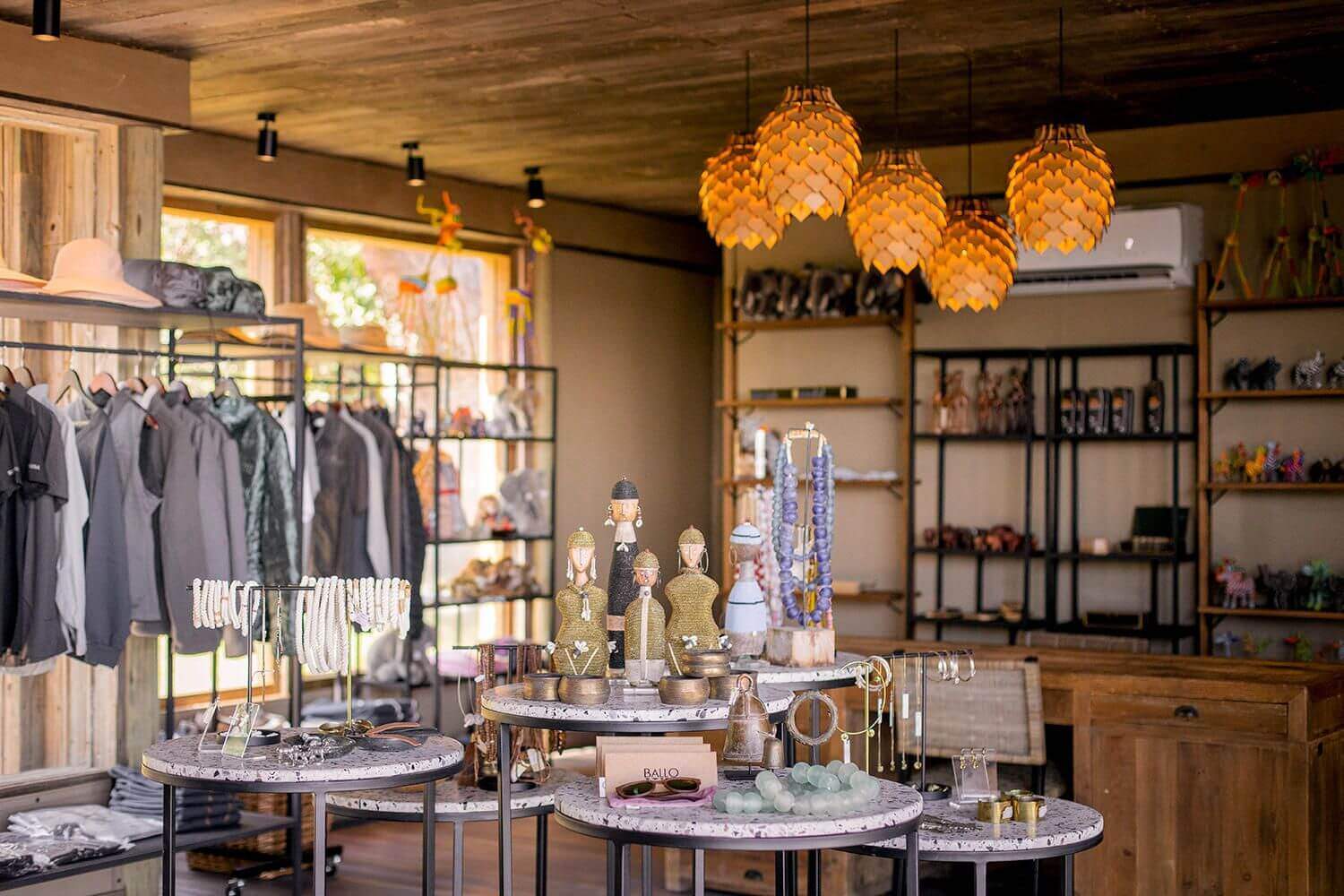 Boutique in der Lodge mit schönen Souvenirs.