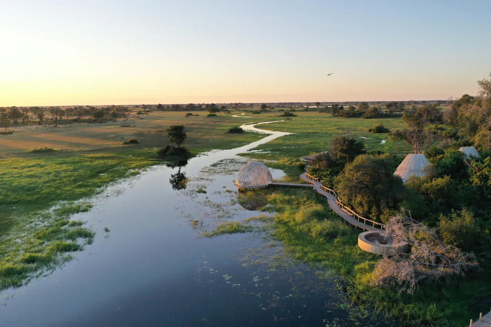 1-jao-camp-okavango-botswana-familienreise-kinder-the-family-project-luxus-exklusiv-wasser-natur-entspannung