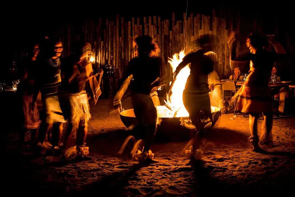 mombo camp botswana kultur