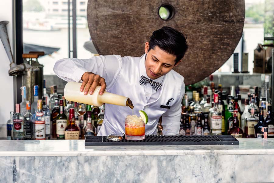 the-siam-bangkok-familienluxusreisen-thefamilyproject-thailand-poolside-cocktails