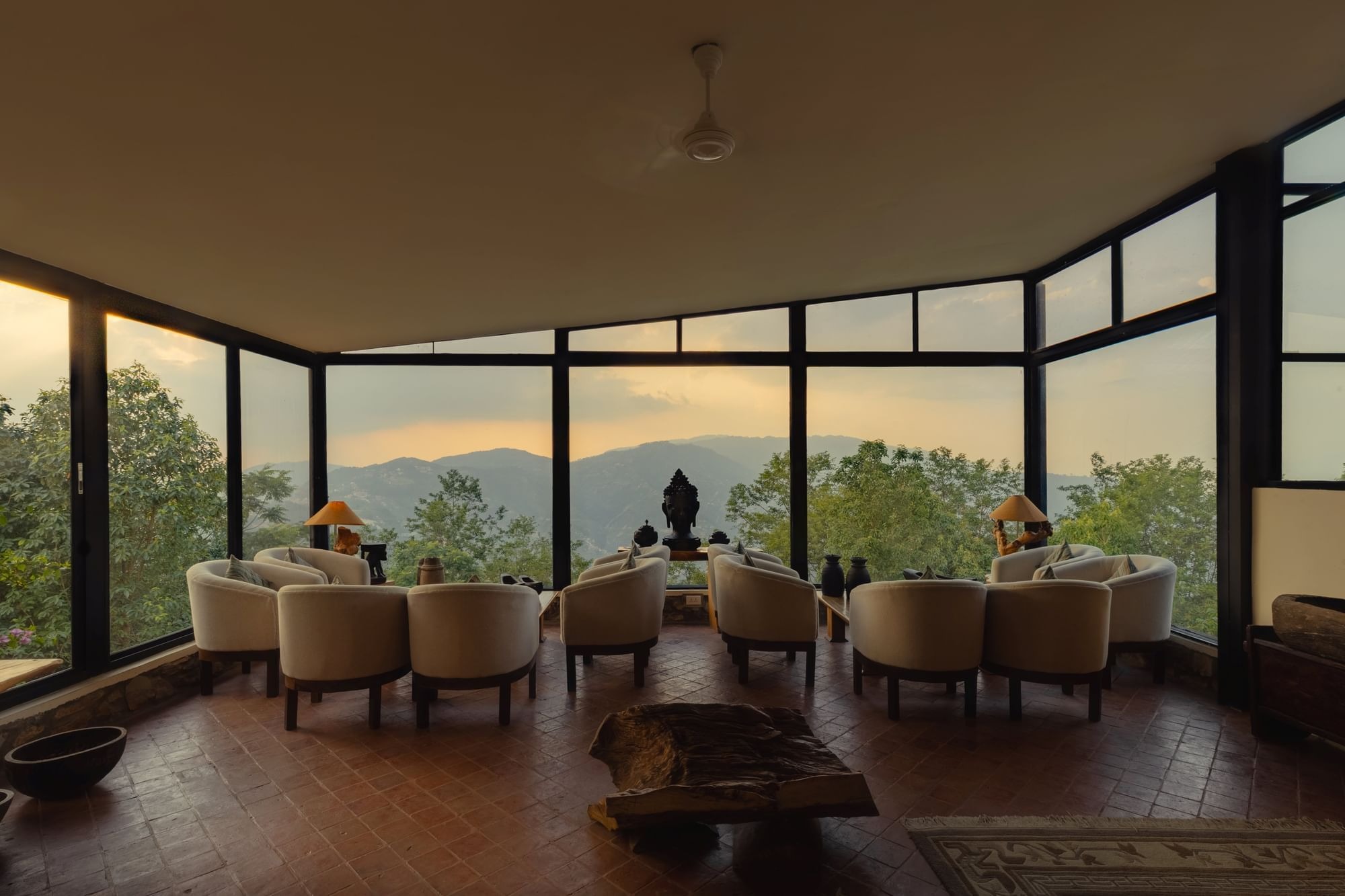 dwarikas-sanctuary-nepal-familienluxusreisen-thefamilyproject-restaurant