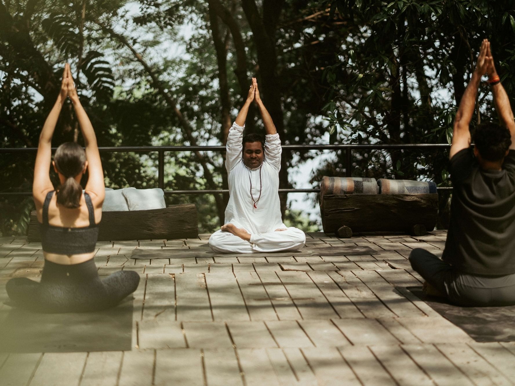 dwarikas-sanctuary-nepal-familienluxusreisen-thefamilyproject-yogasession