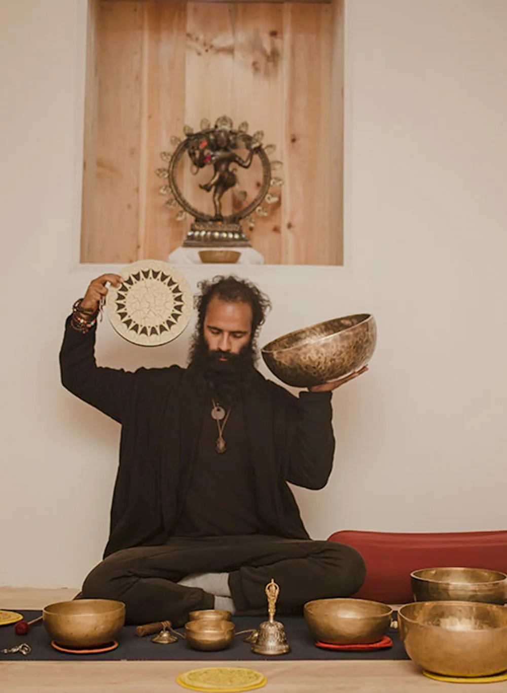 the-happy-house-nepal-familienluxusreisen-thefamilyproject-klangschale