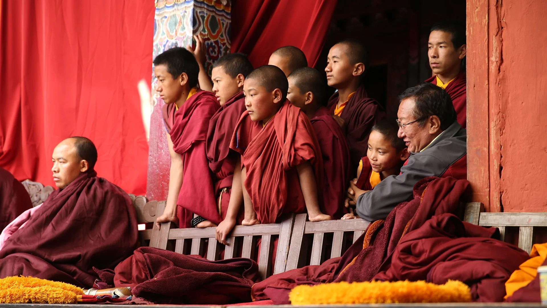 the-happy-house-nepal-familienluxusreisen-thefamilyproject-moench