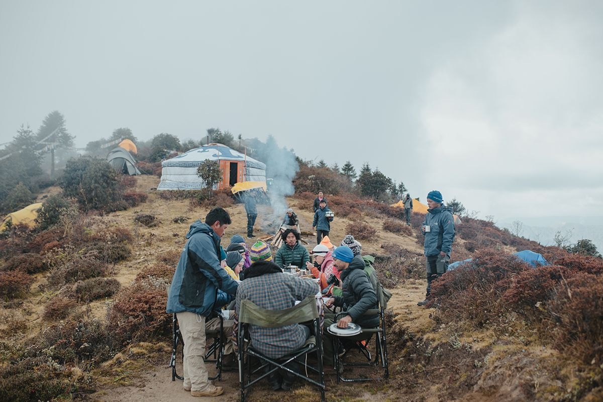 the-happy-house-nepal-familienluxusreisen-thefamilyproject-picnic