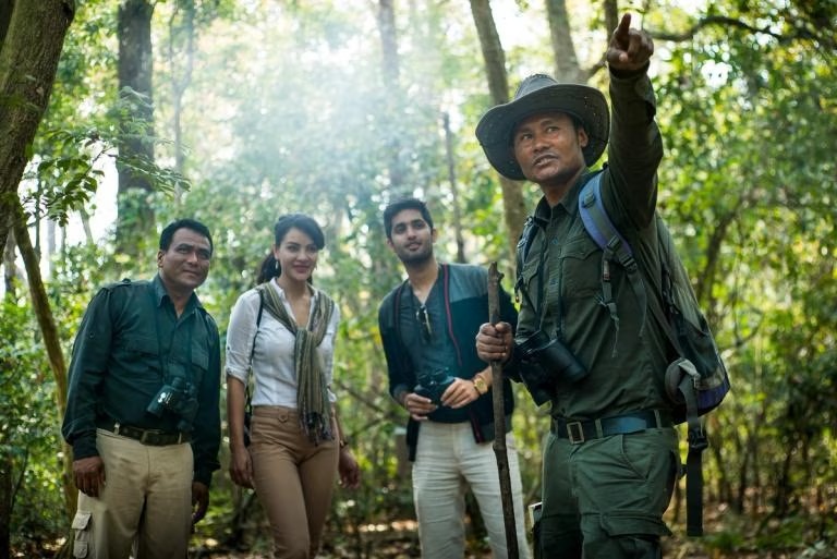 meghauli-serai-nepal-familienluxusreisen-thefamilyproject-gefuehrte-wanderung