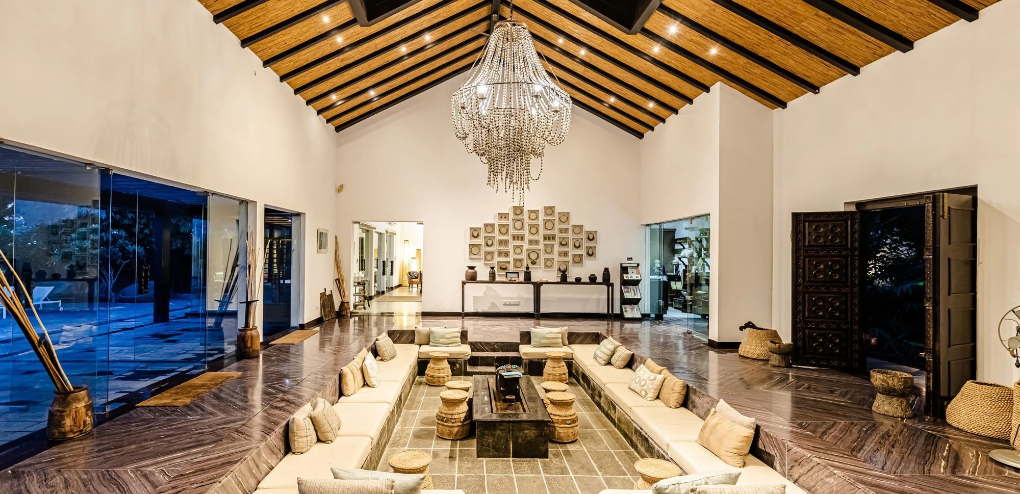 meghauli-serai-nepal-familienluxusreisen-thefamilyproject-lounge