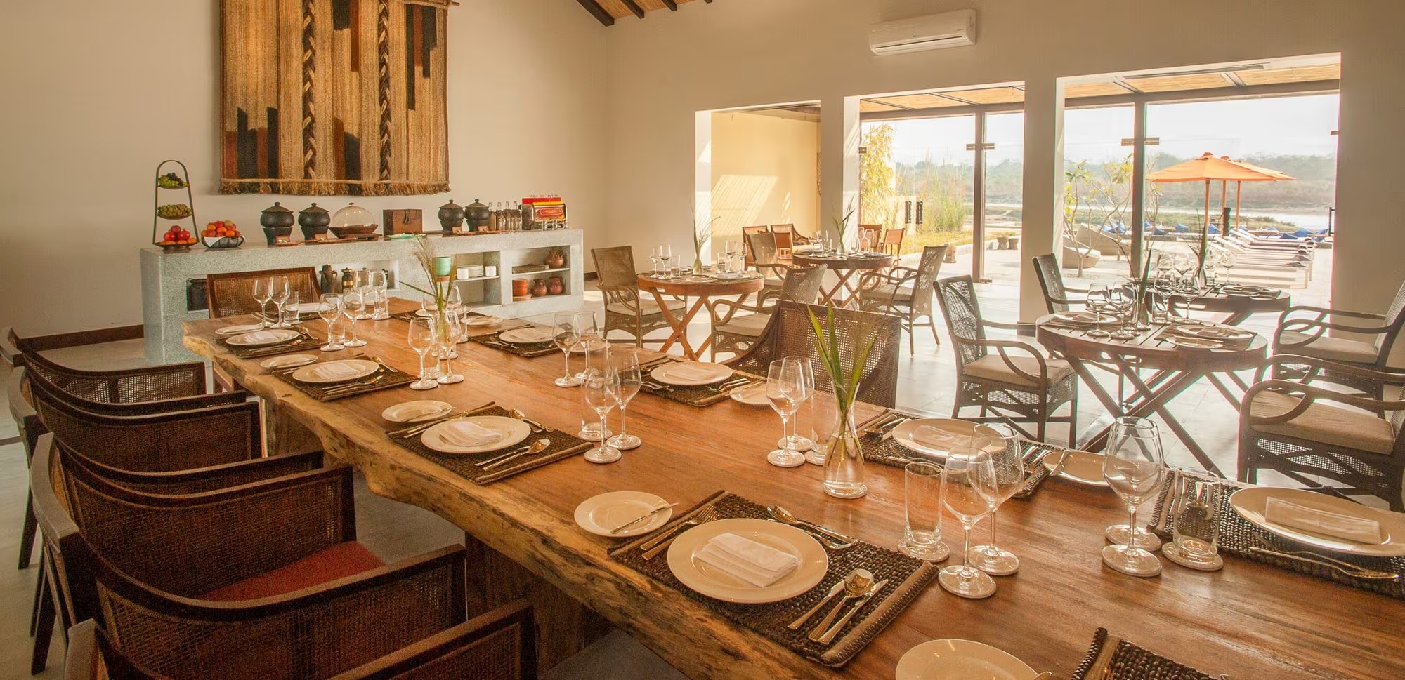 meghauli-serai-nepal-familienluxusreisen-thefamilyproject-restaurant