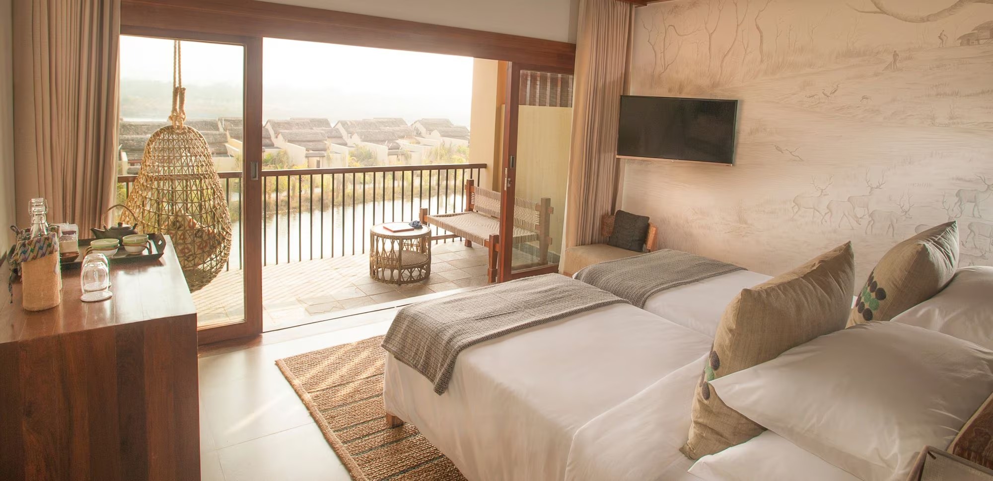 meghauli-serai-nepal-familienluxusreisen-thefamilyproject-schlafzimmer