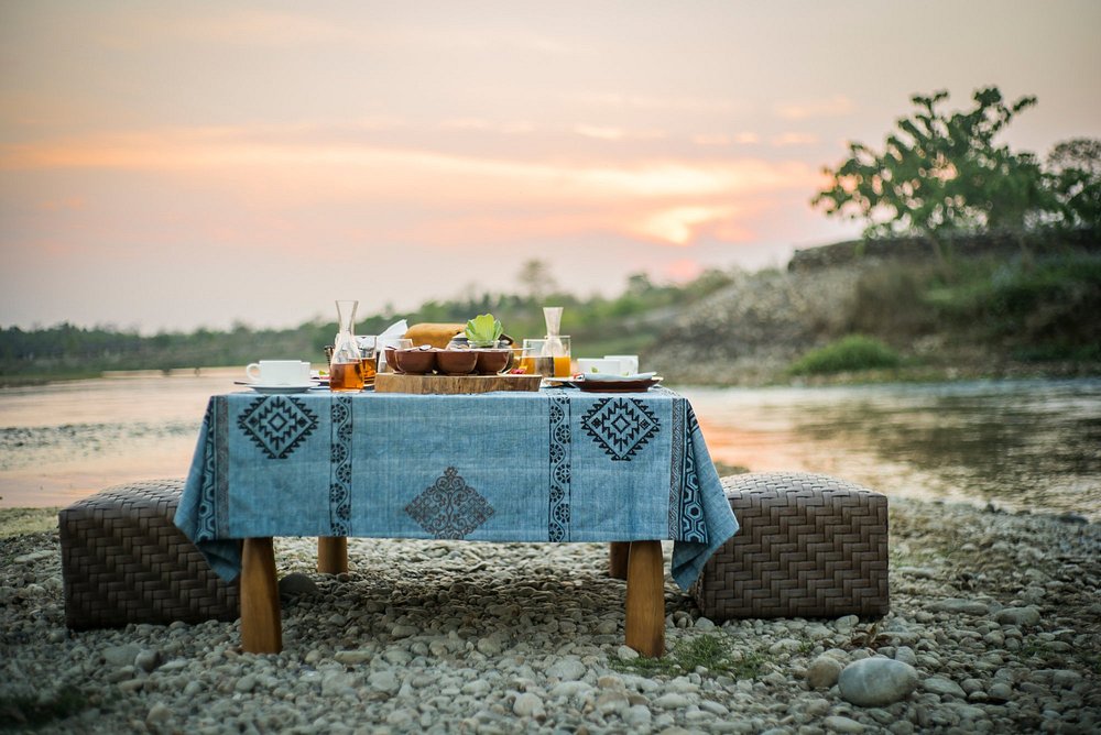 meghauli-serai-safari-nepal-familienluxusreisen-thefamilyproject-picnic