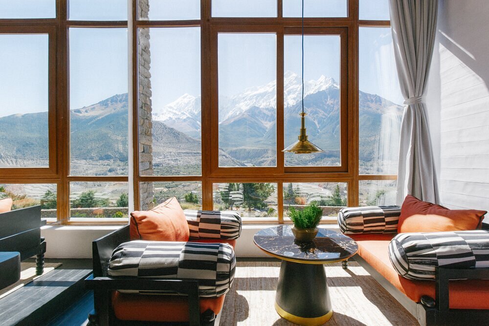 shinta-mani-mustang-nepal-familienluxusreisen-thefamilyproject-windows