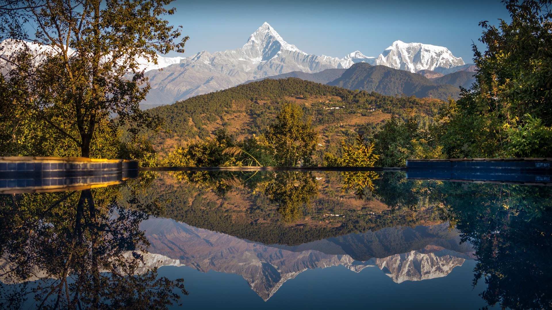 tiger-mountain-pokhara-lodge-familienluxusreisen-thefamilyproject-lake