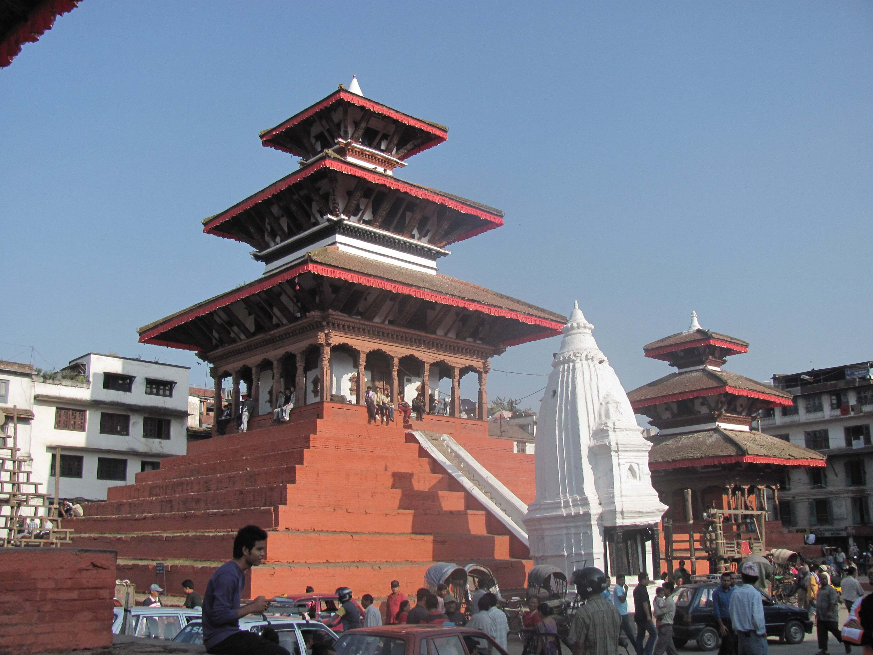 tiger-mountain-pokhara-lodge-nepal-familienluxusreisen-thefamilyproject-city