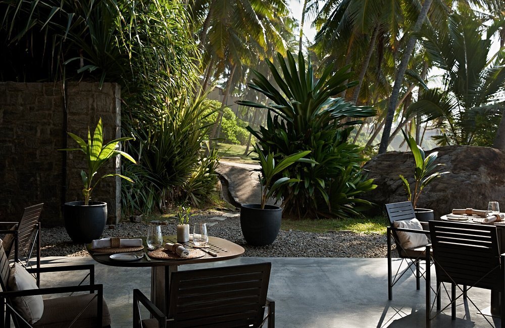 amanwella-sri-lanka-familienluxusreisen-thefamilyproject-garden-restaurant