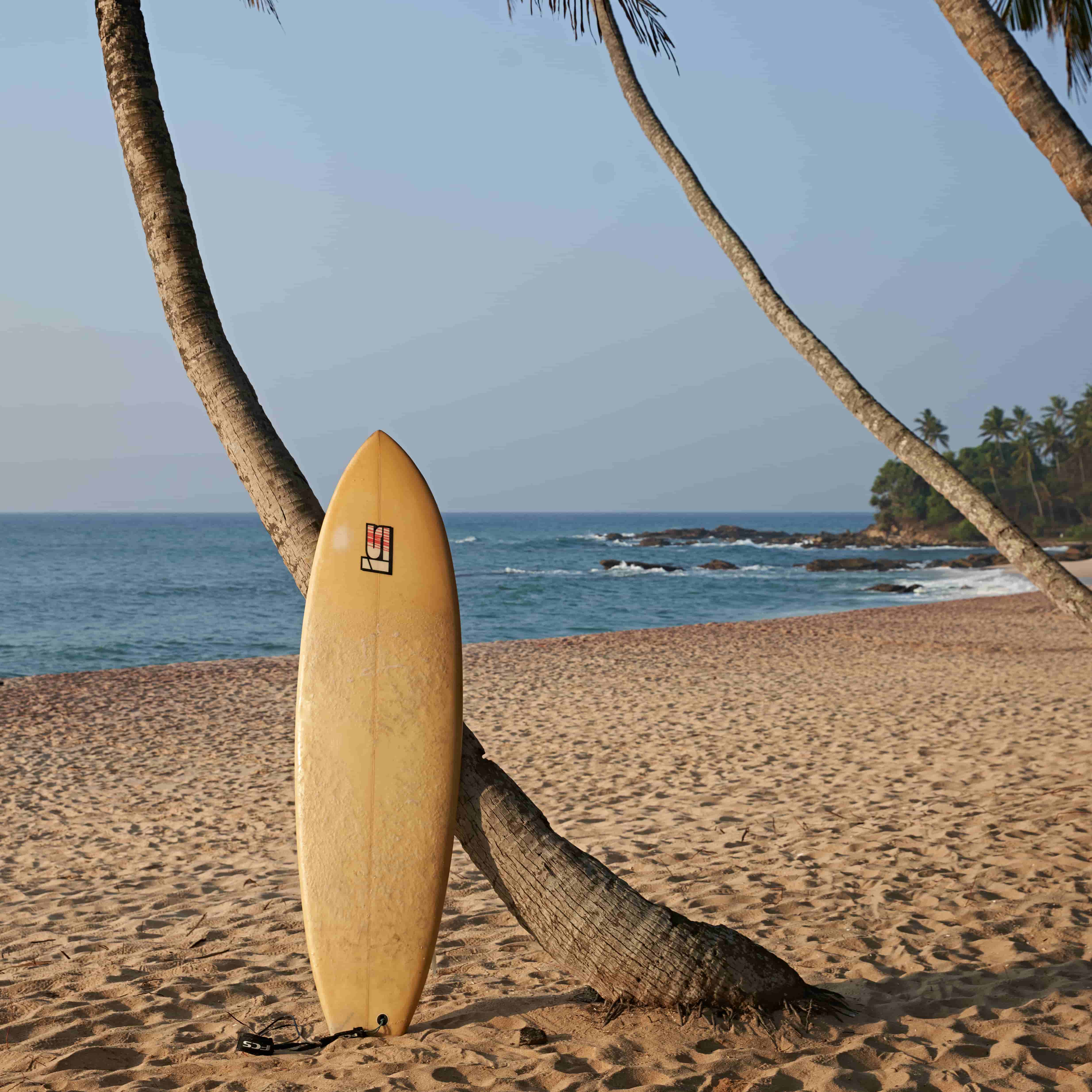 amanwella-sri-lanka-familienluxusreisen-thefamilyproject-surfen