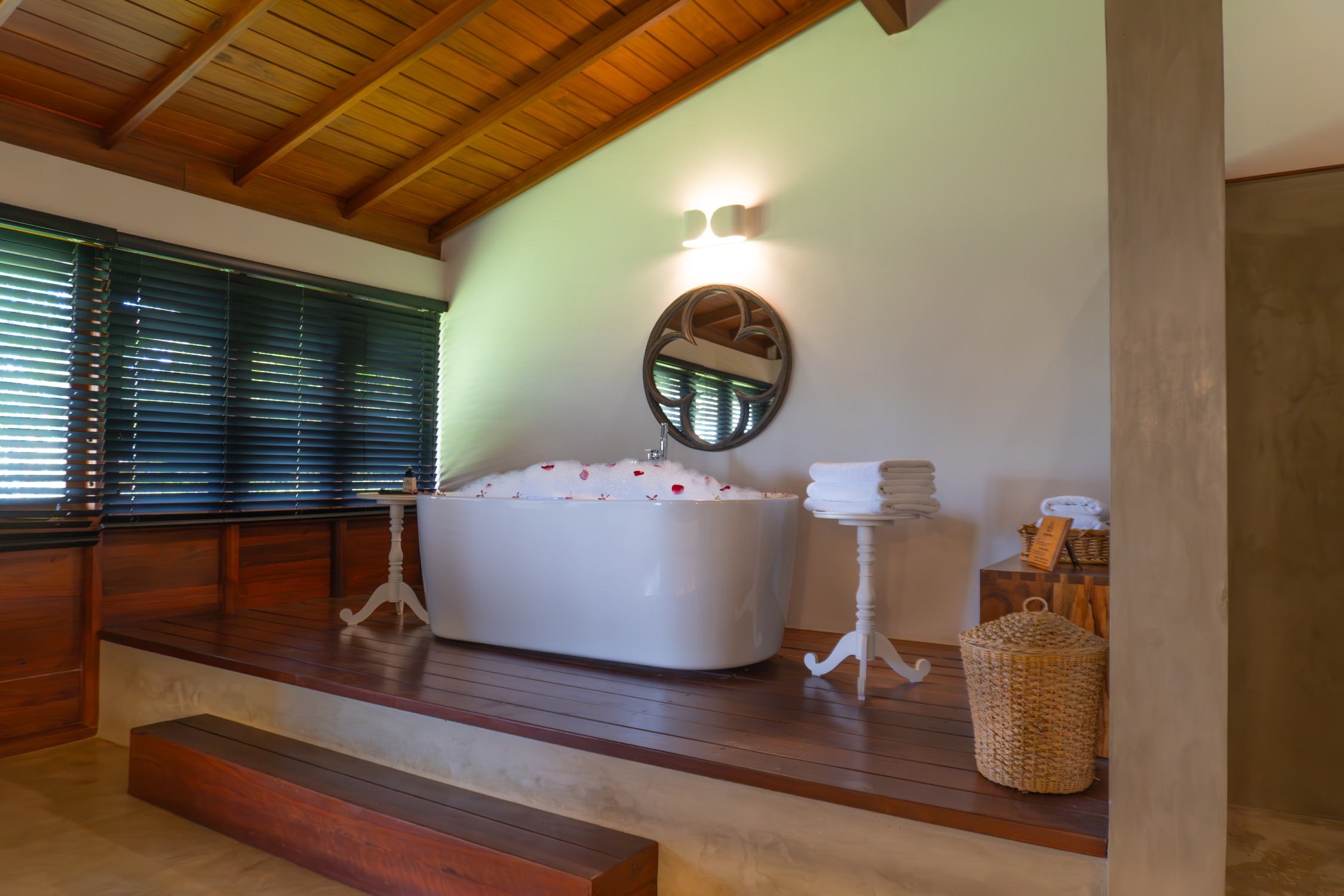 kings-pavilion-kandy-srilanka-familienluxusreisen-thefamilyproject-badewanne
