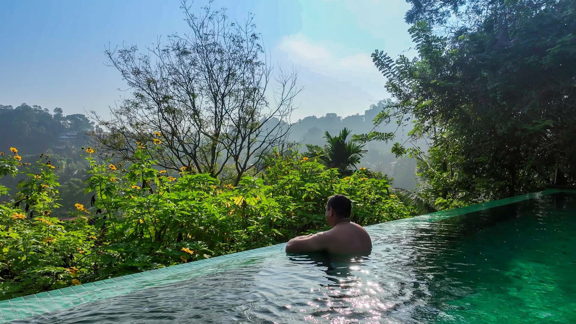 kings-pavilion-kandy-srilanka-familienluxusreisen-thefamilyproject-infinity-pool