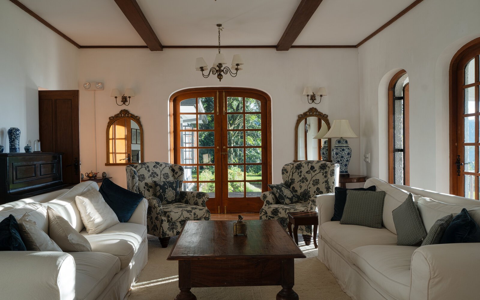 thotalagala-sri-lanka-familienluxusreisen-thefamilyproject-wohnzimmer