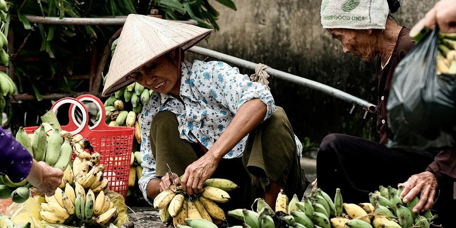 bai-san-ho-locals einheimischer bei arbeit