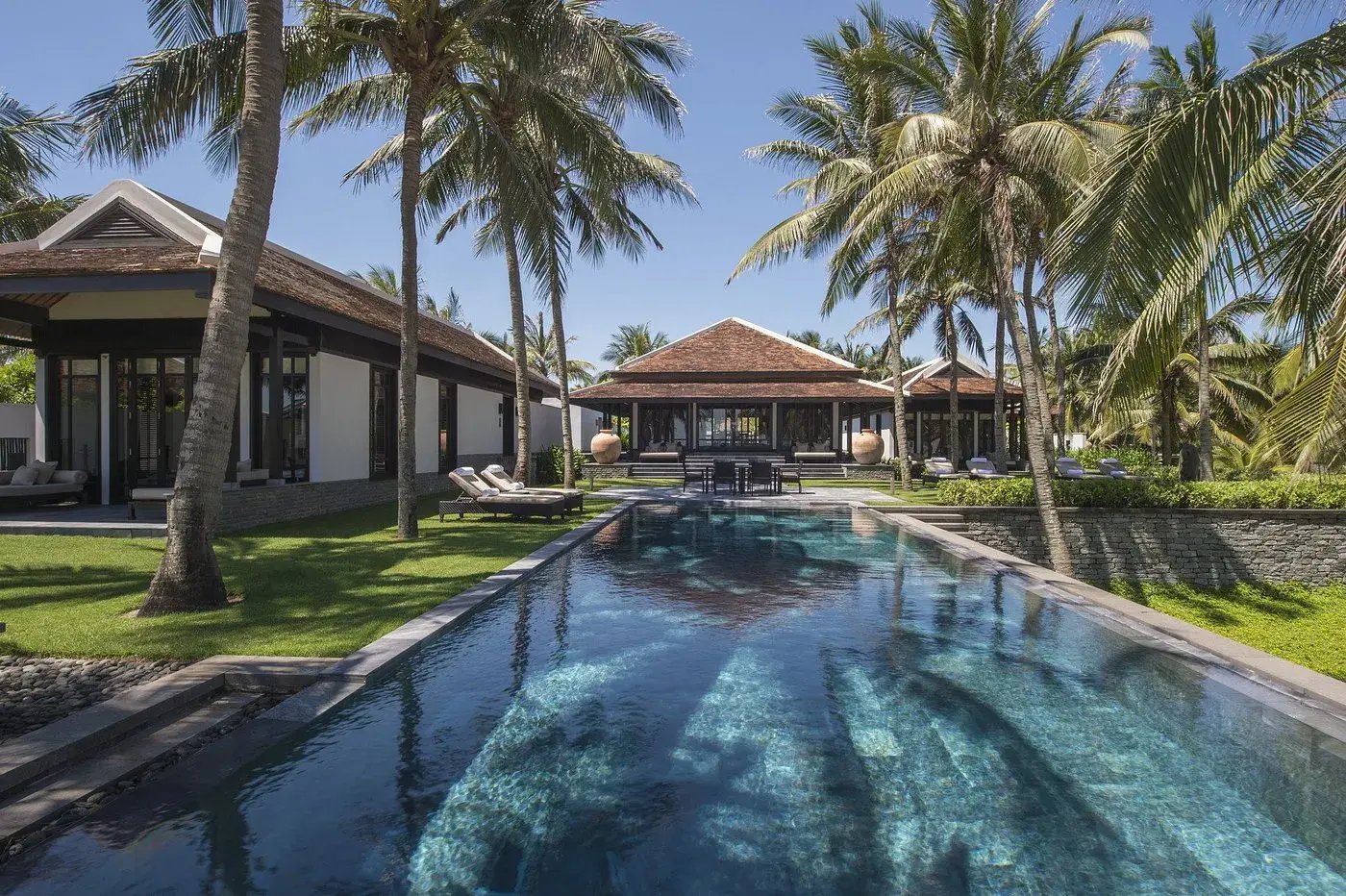 asien-vietnam-the-family-project-luxus-familie-kinder-familienreisen-privat-pool-palmen-strand-fourseasons