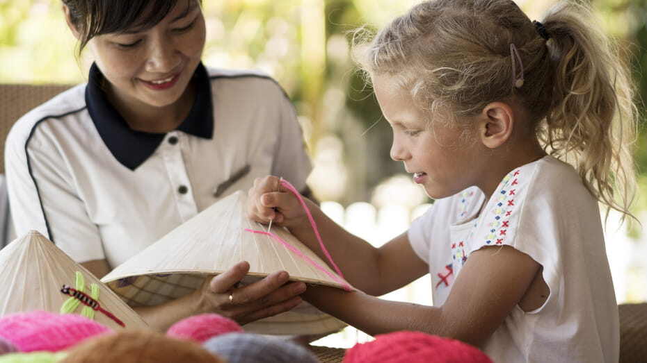four-seasons-the-nam-hai-kids-malen-familienluxusreisen