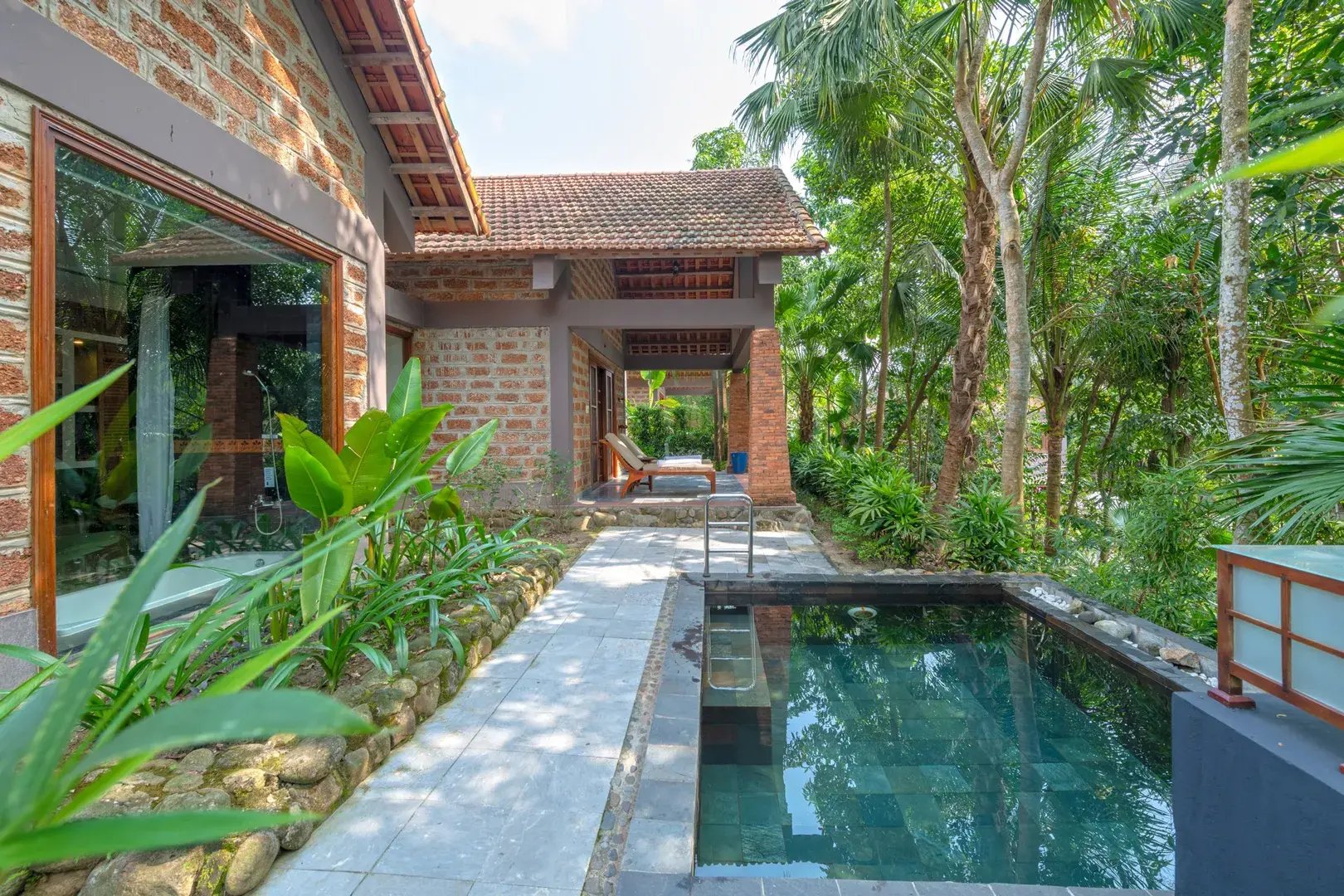 asien vietnam pilgrimage the family project familie kinder familienfreundlich pool villa natur ursprunglich honeymoon pool hut