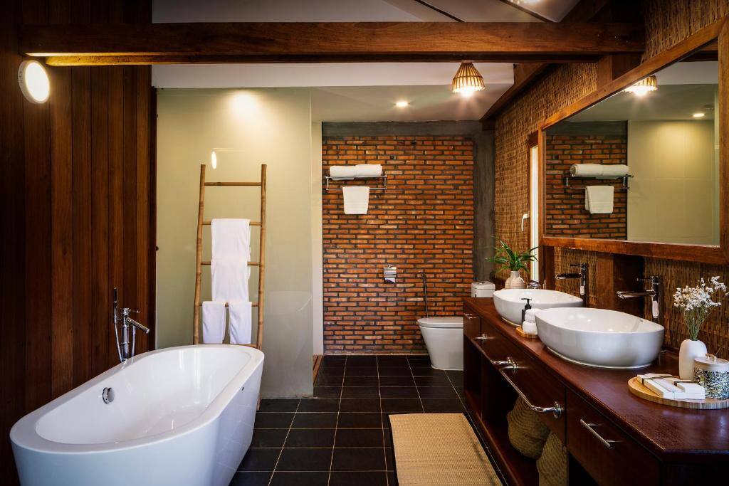 Farmhouse Resort & Spa Smiling Gecko Familienluxusreisen TheFamilyProject Badezimmer