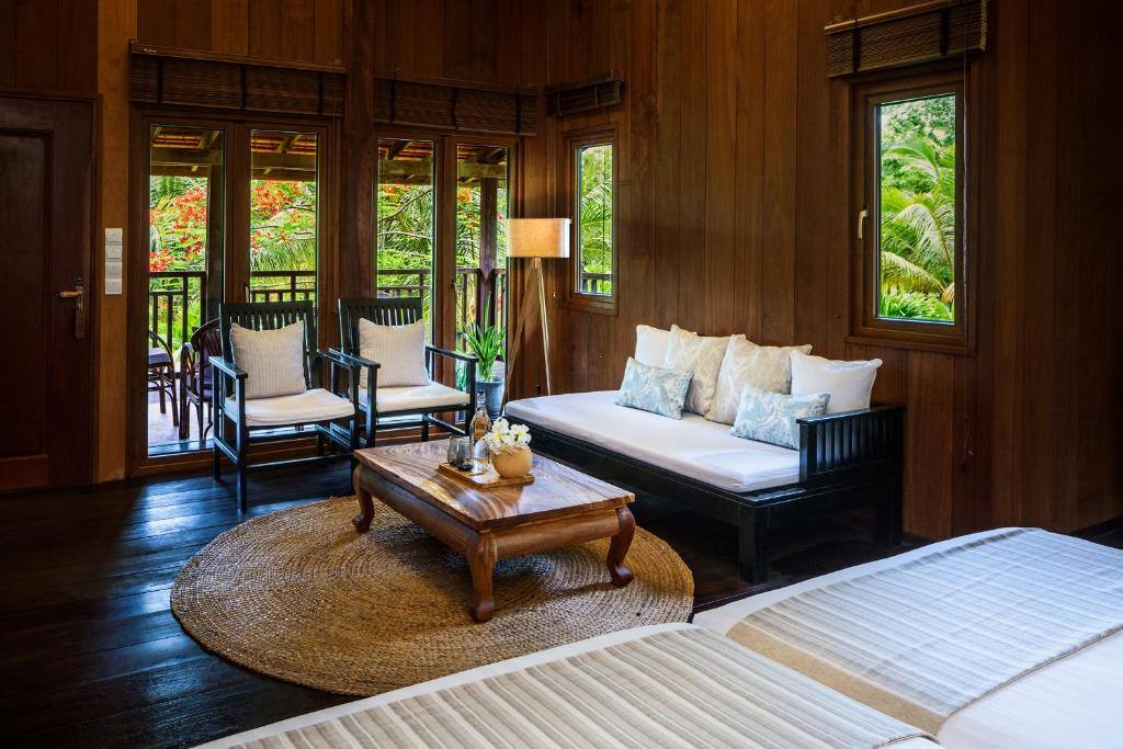 Farmhouse Resort & Spa Smiling Gecko Familienluxusreisen TheFamilyProject Eingang