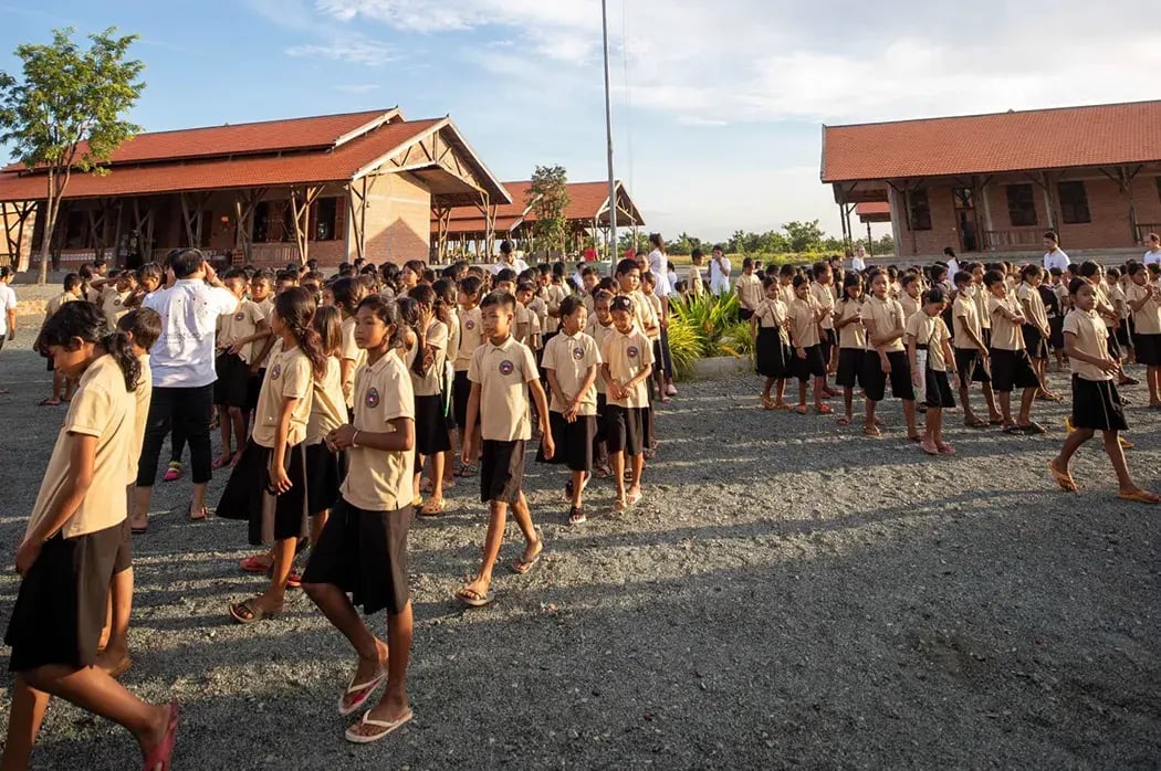 smiling gecko school