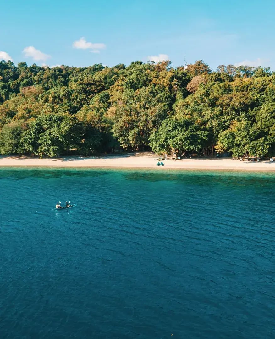 asien amanwana the family project luxus urlaub zelt strand meer natur ursprunglich schlafzimmer