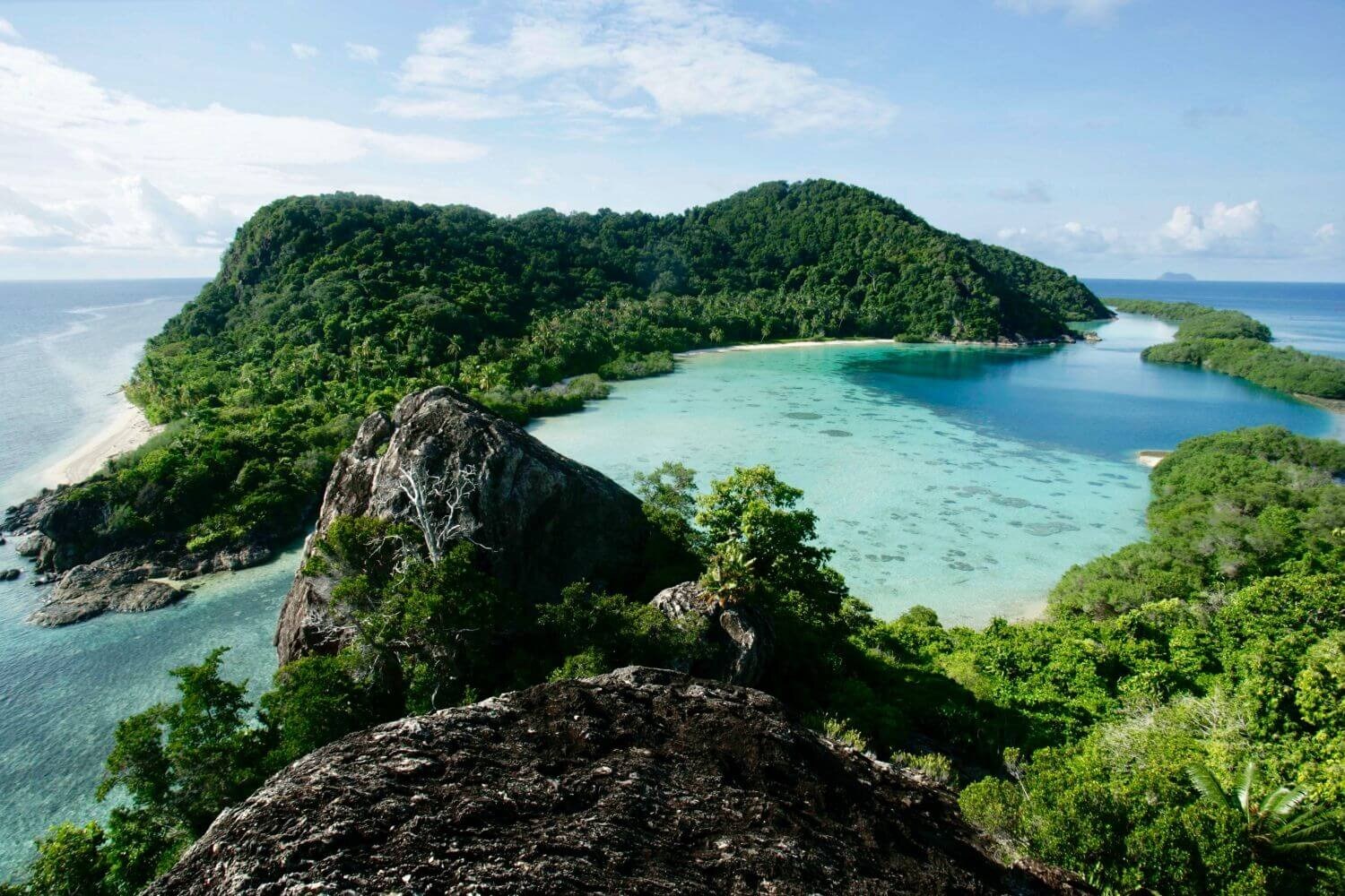 Bawah-Reserve-Coconut-Beach-familienluxusreise