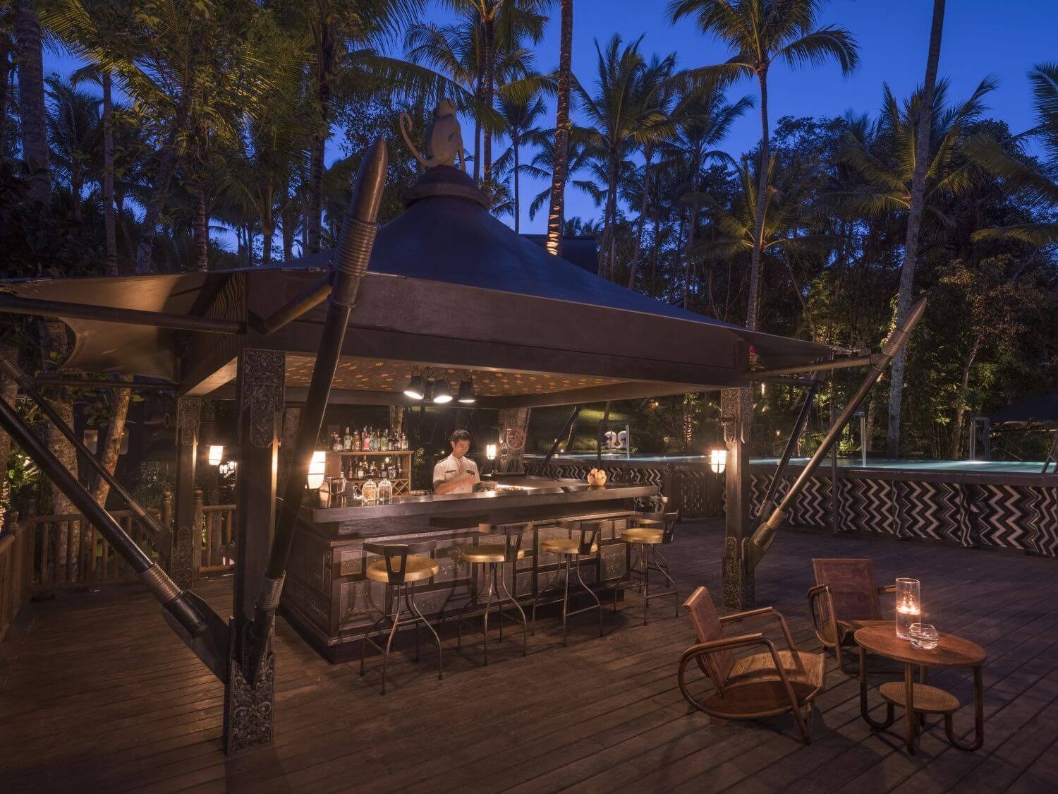 Capella-Ubud-Mortar-And-Pestle-Bar-familienluxusreise