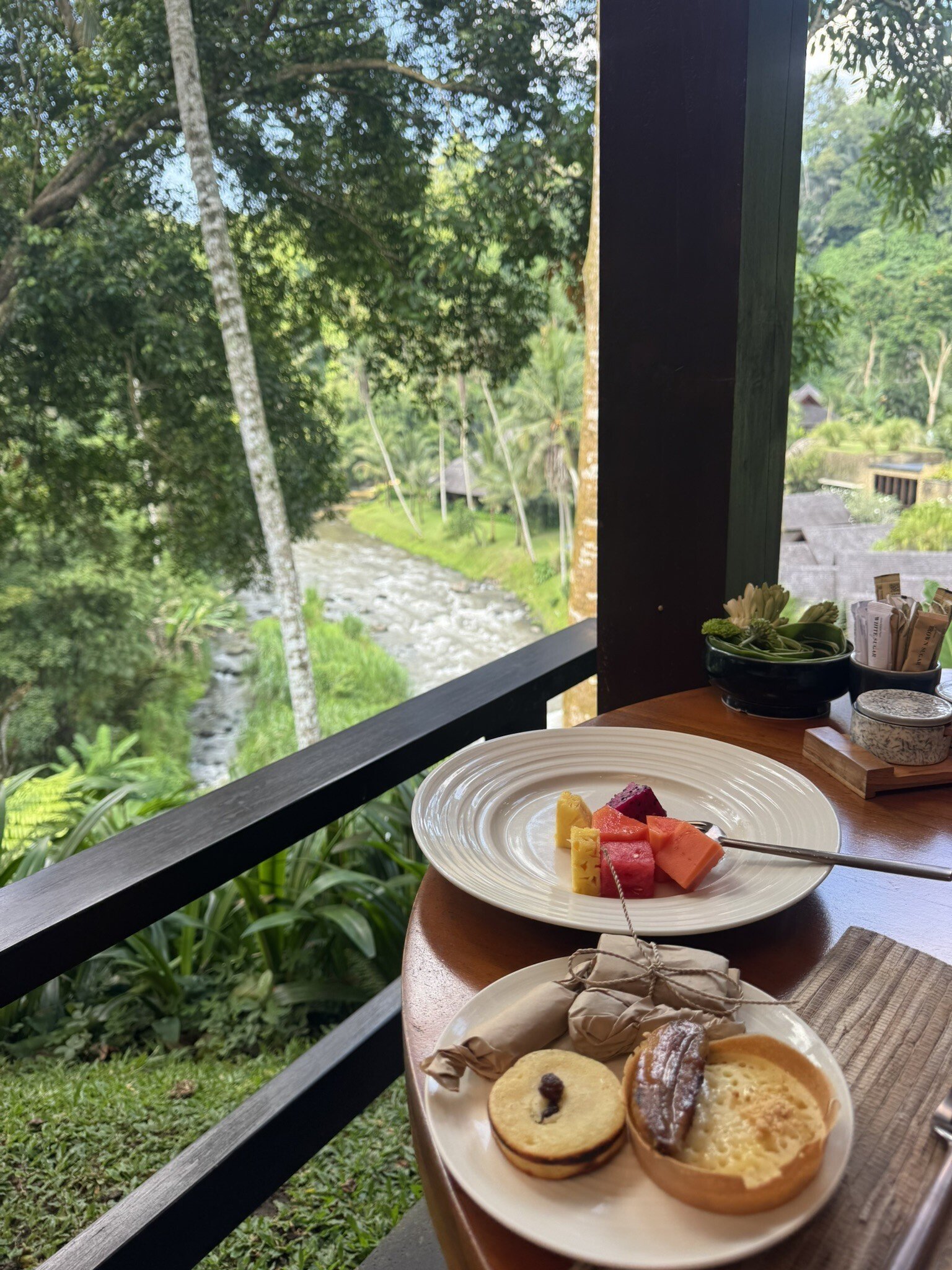 Mandapa Frühstück mit Blick auf den Fluss