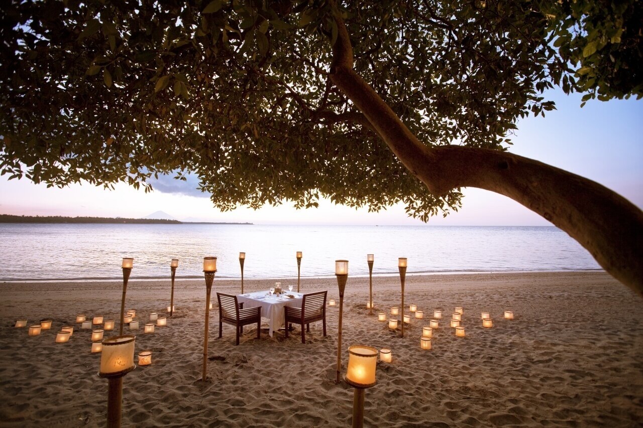 The-Oberoi-Lombok-familienluxusreisen dinner am strand