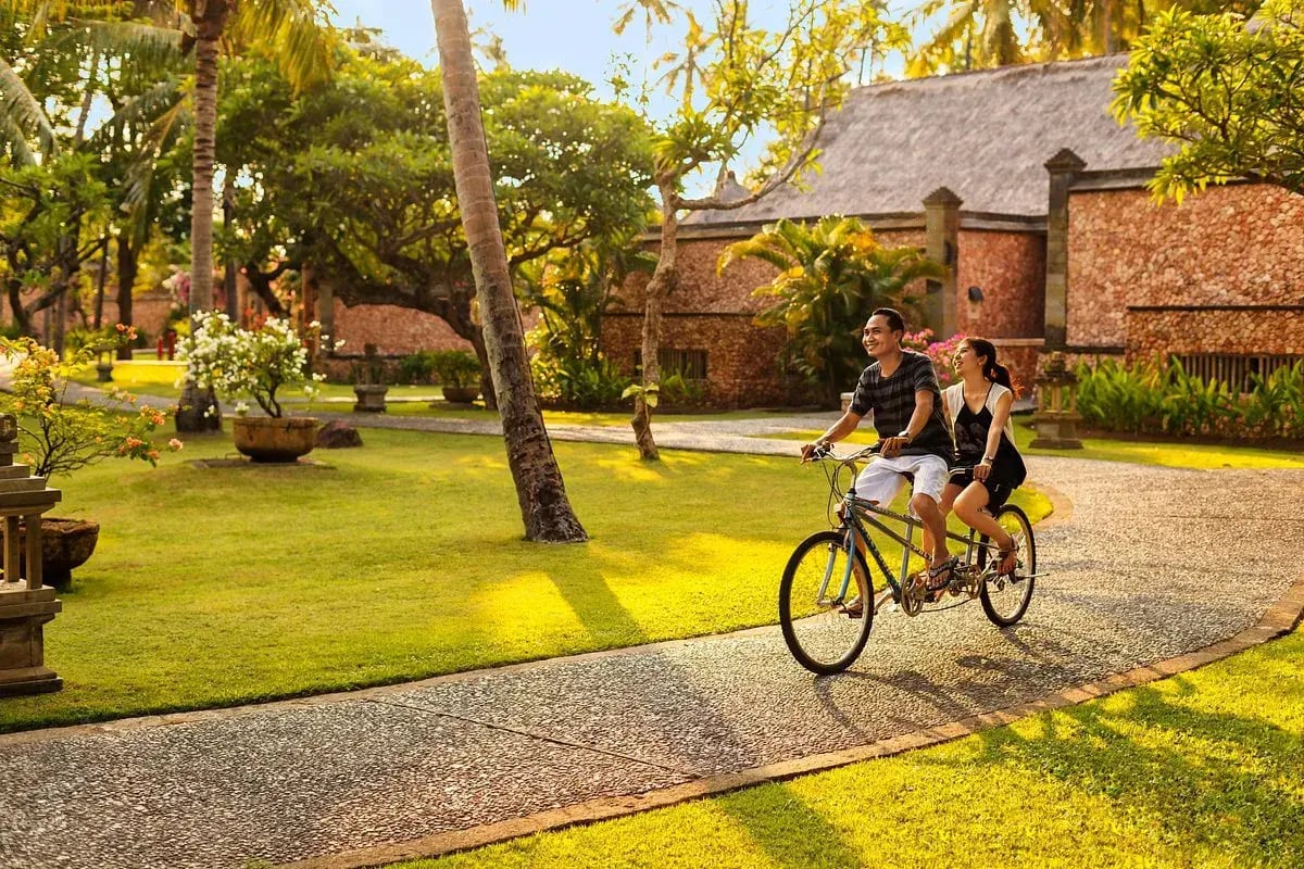oberoi lombok biking