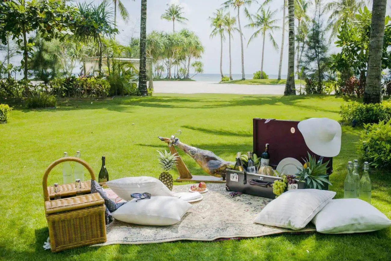 2 the sanchaya bintan island indonesien the family project luxusreise ananas statue