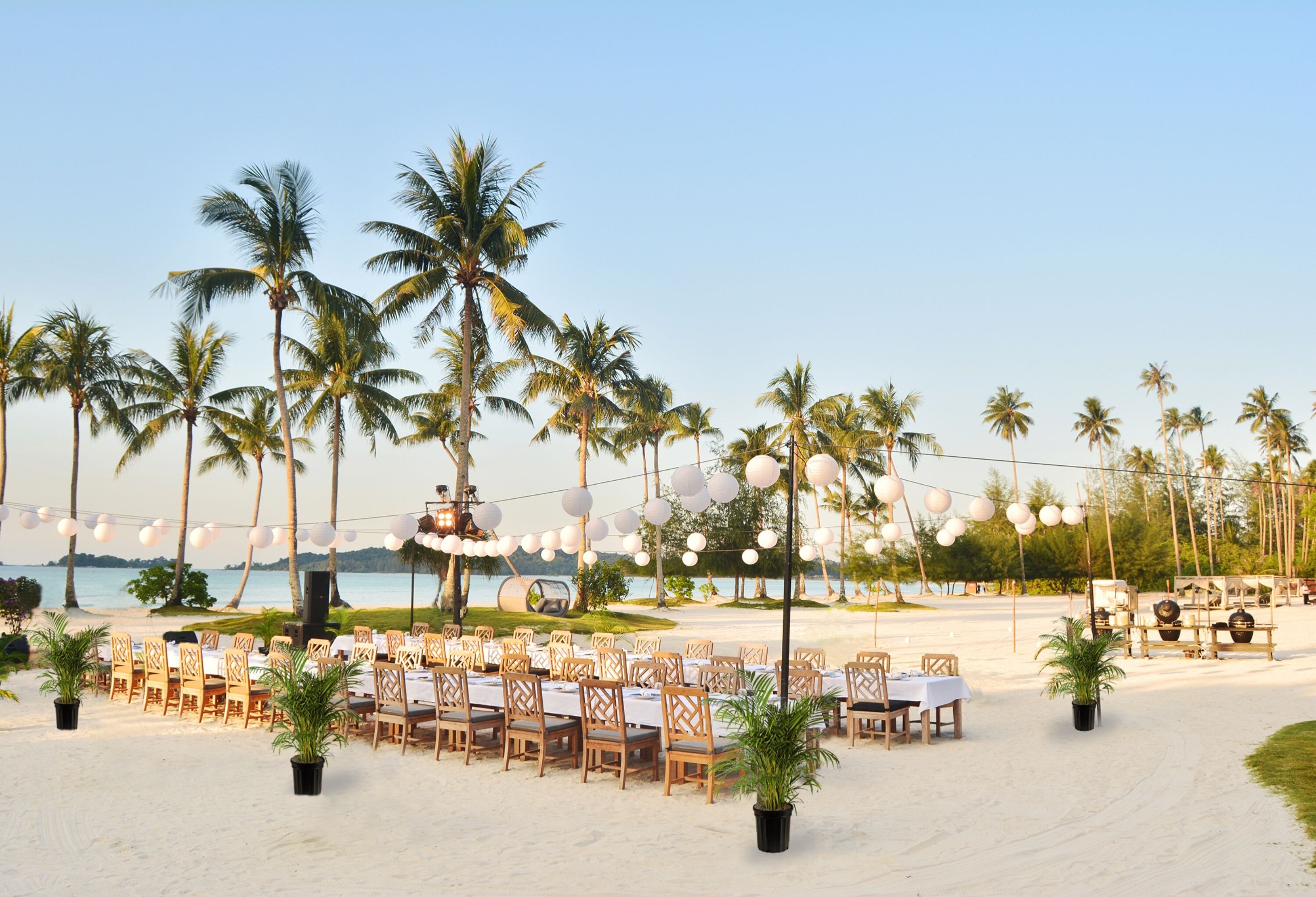 sanchaya-familienluxusreisen-beachdinner