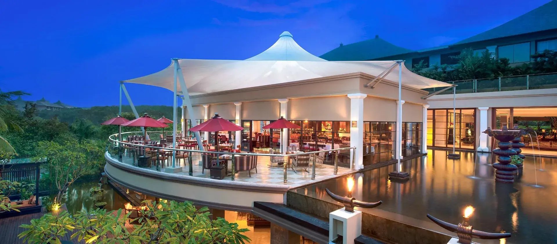 asien bali st regis bali strand urlaub meer luxus the family project pool villa privat palmen salzwasserpool