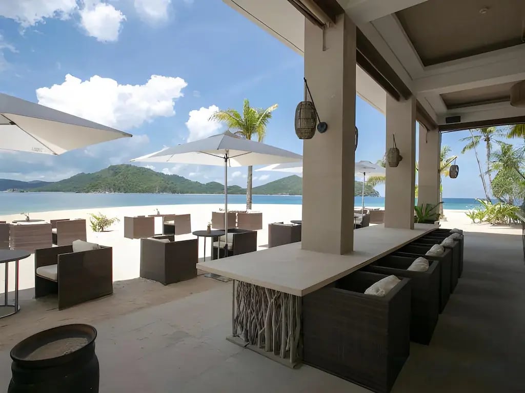 el-nido-pangulasian-island-familienluxusreisen-thefamilyproject-beachbar