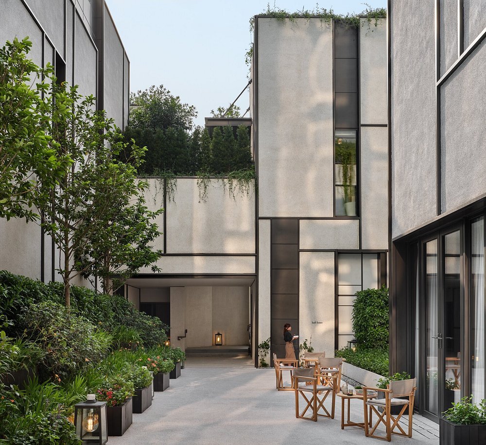 rosewood-hongkong-china-familienluxusreisen-thefamilyproject-courtyard