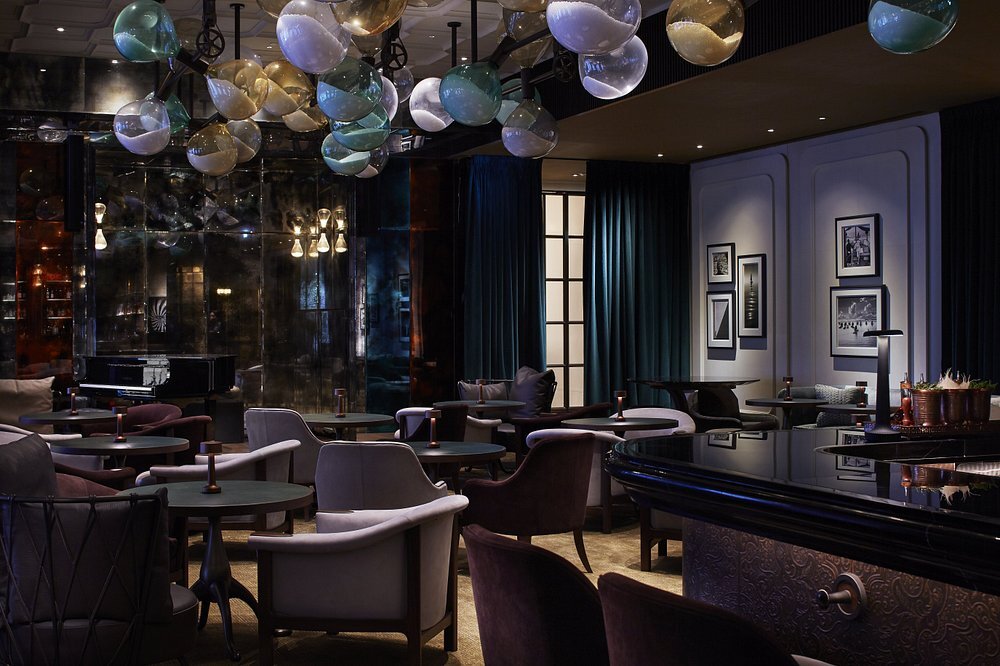 rosewood-hongkong-china-familienluxusreisen-thefamilyproject-darkside-bar