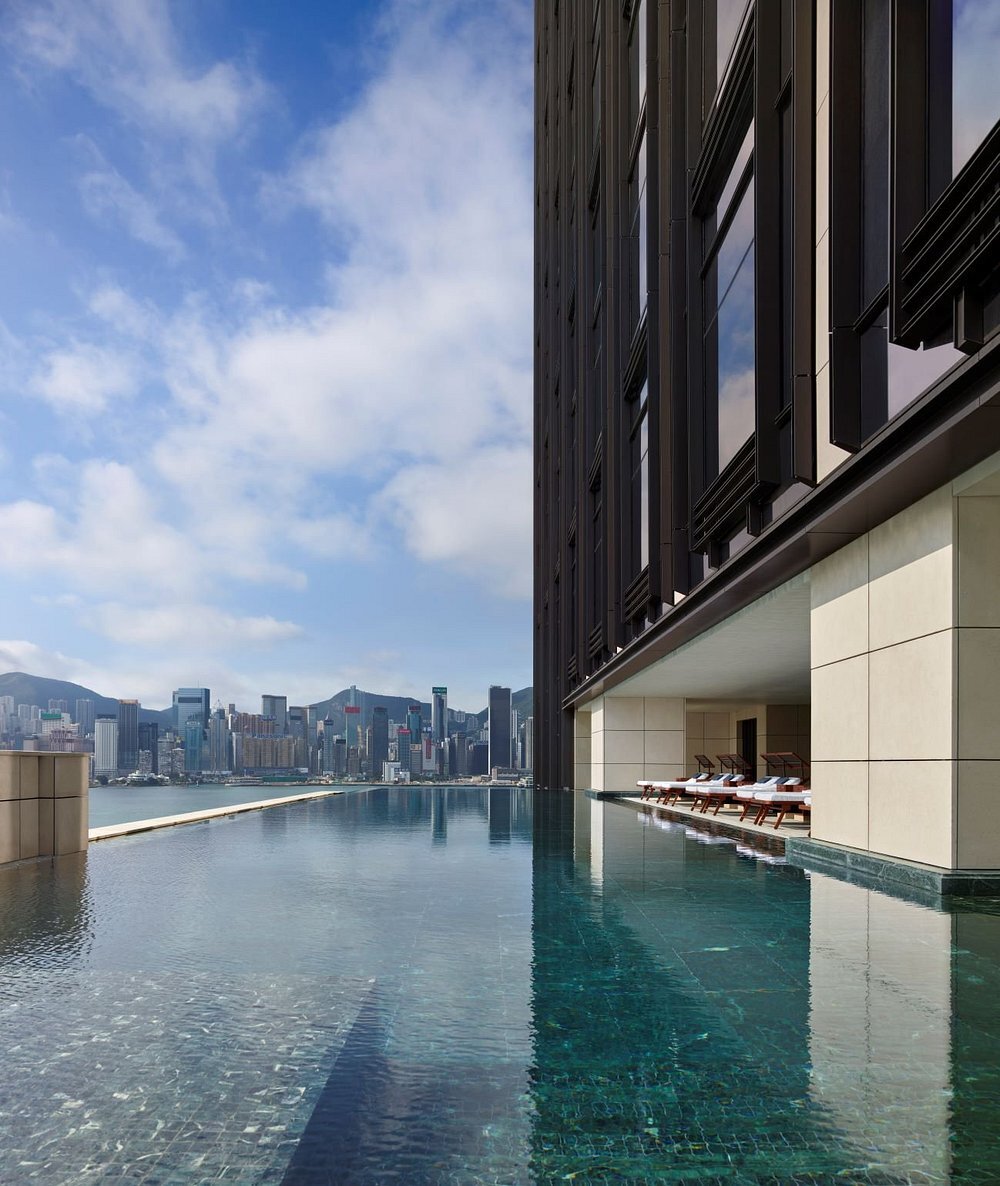 rosewood-hongkong-china-familienluxusreisen-thefamilyproject-pool
