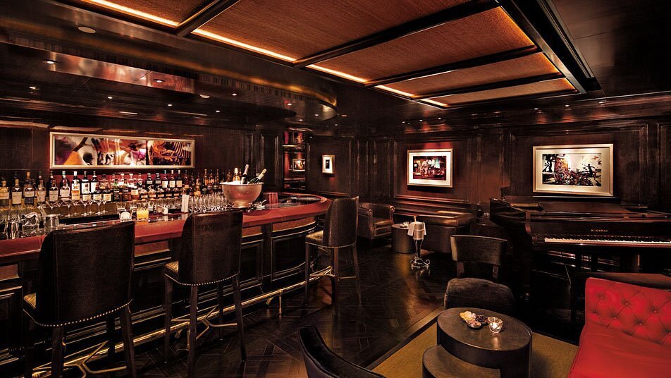 the-peninsula-hongkong-china-familienluxusreisen-thefamilyproject-bar