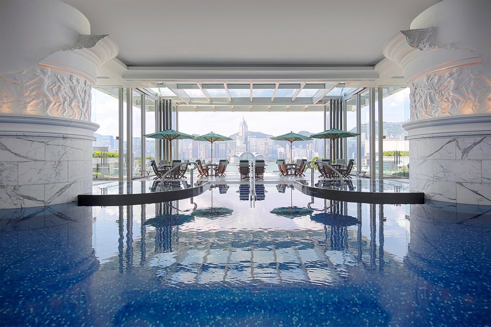 the-peninsula-hongkong-china-familienluxusreisen-thefamilyproject-spa-pool