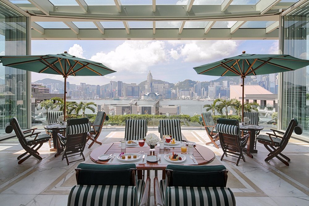the-peninsula-hongkong-china-familienluxusreisen-thefamilyproject-terrace