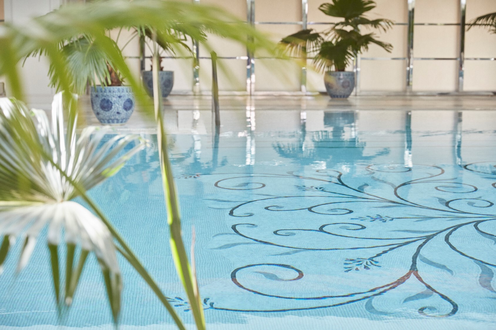 the-peninsula-shanghai-china-familienluxusreisen-thefamilyproject-pool