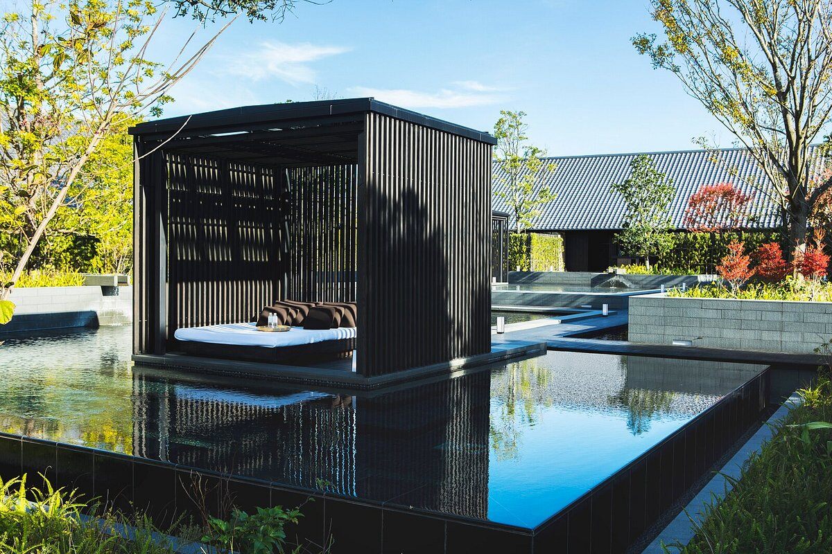 Amanemu Resort Familienluxusreisen TheFamilyProject Himmelbett