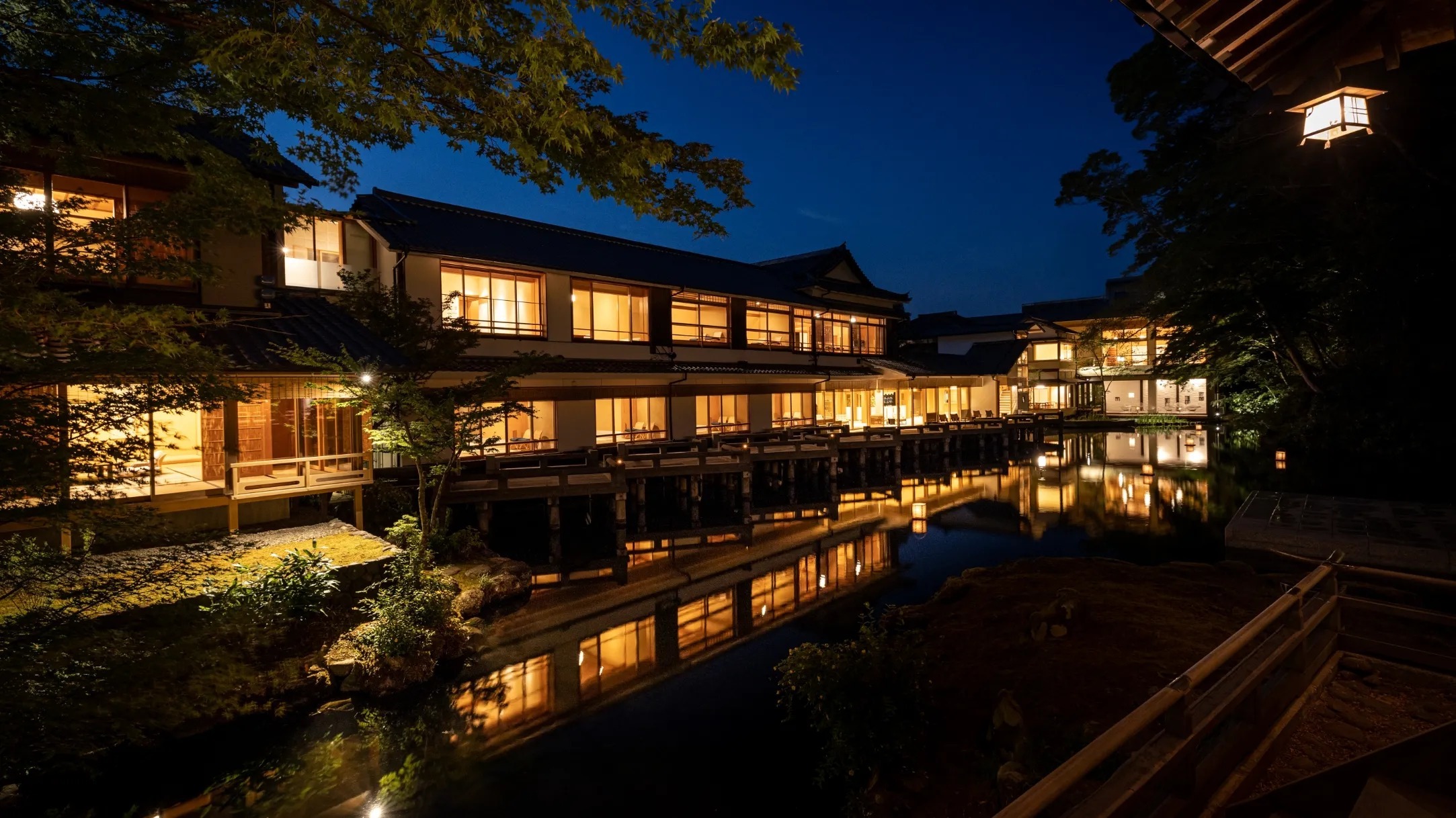 Das Asaba Ryokan bei Nacht