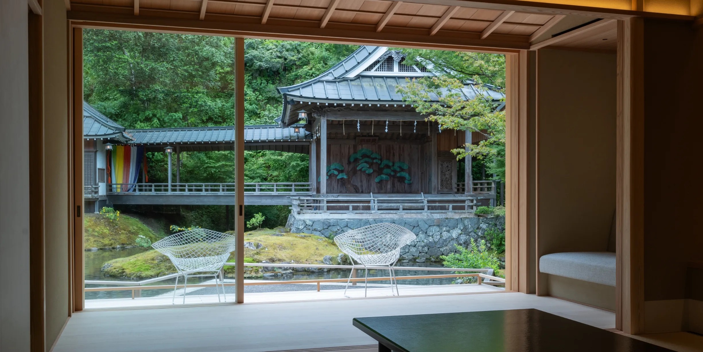 Terrasse einer Suite im Asaba Ryokan
